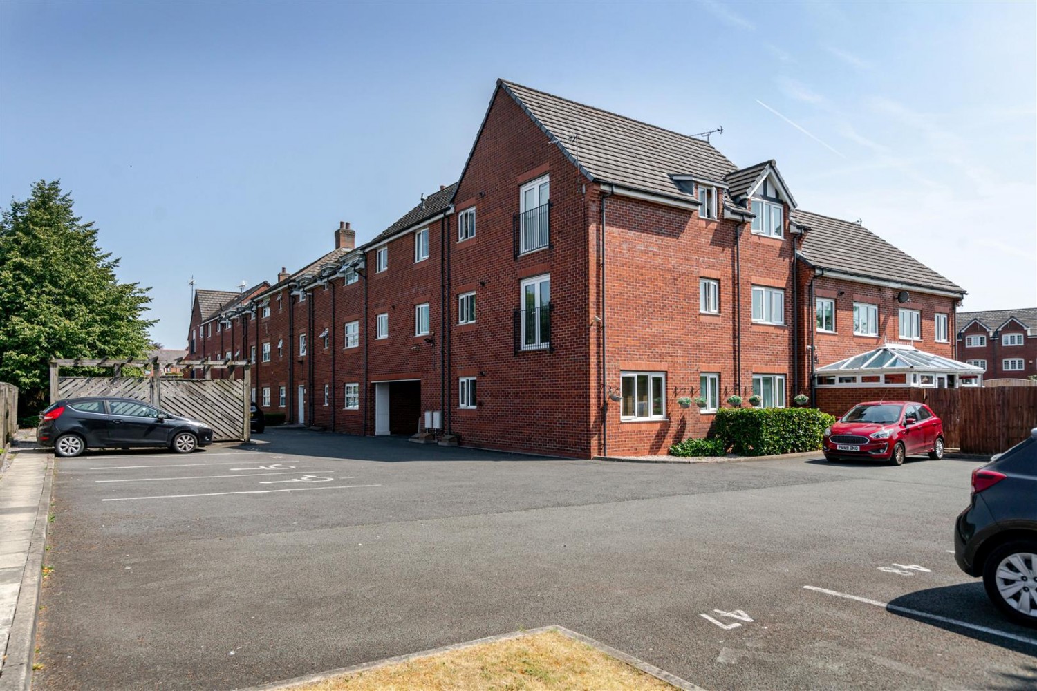 2 bedroom Property for sale in Brentwood Grove, Leigh, WN7 1UG
