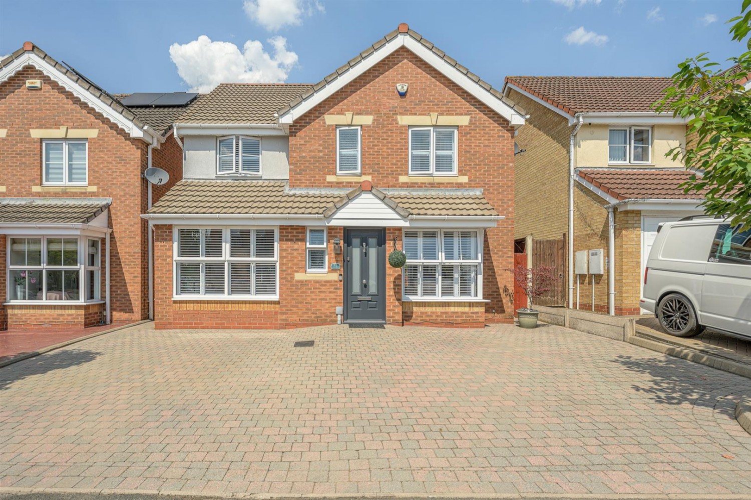 4 bedroom House for sale in Racemeadow Crescent, Netherton, DY2 0DX