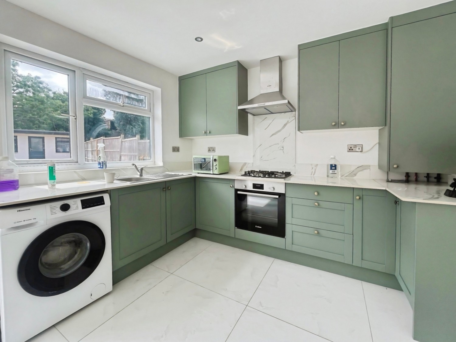 4 bedroom House to let in Lela Avenue, Hounslow