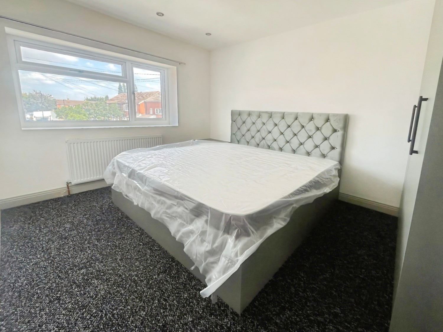 4 bedroom House to let in Lela Avenue, Hounslow
