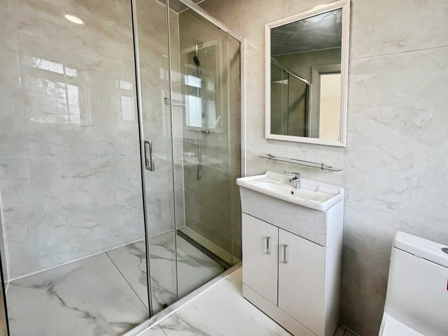 4 bedroom House to let in Lela Avenue, Hounslow