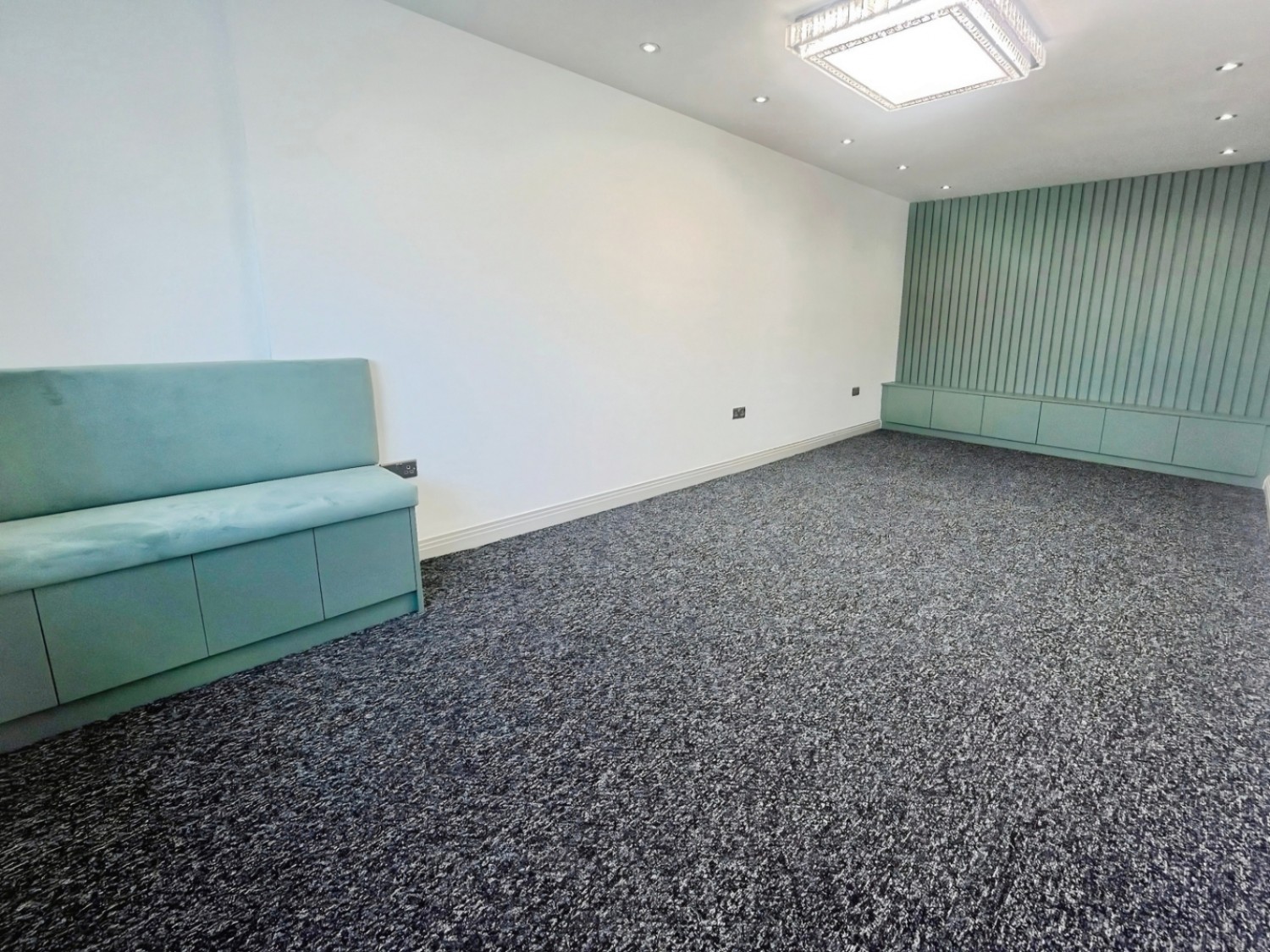 4 bedroom House to let in Lela Avenue, Hounslow
