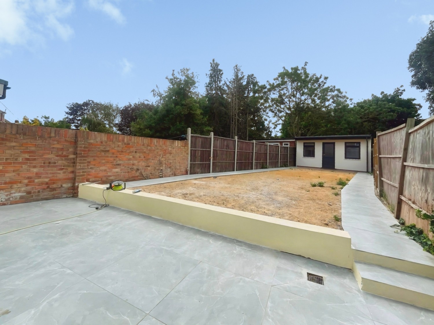 4 bedroom House to let in Lela Avenue, Hounslow