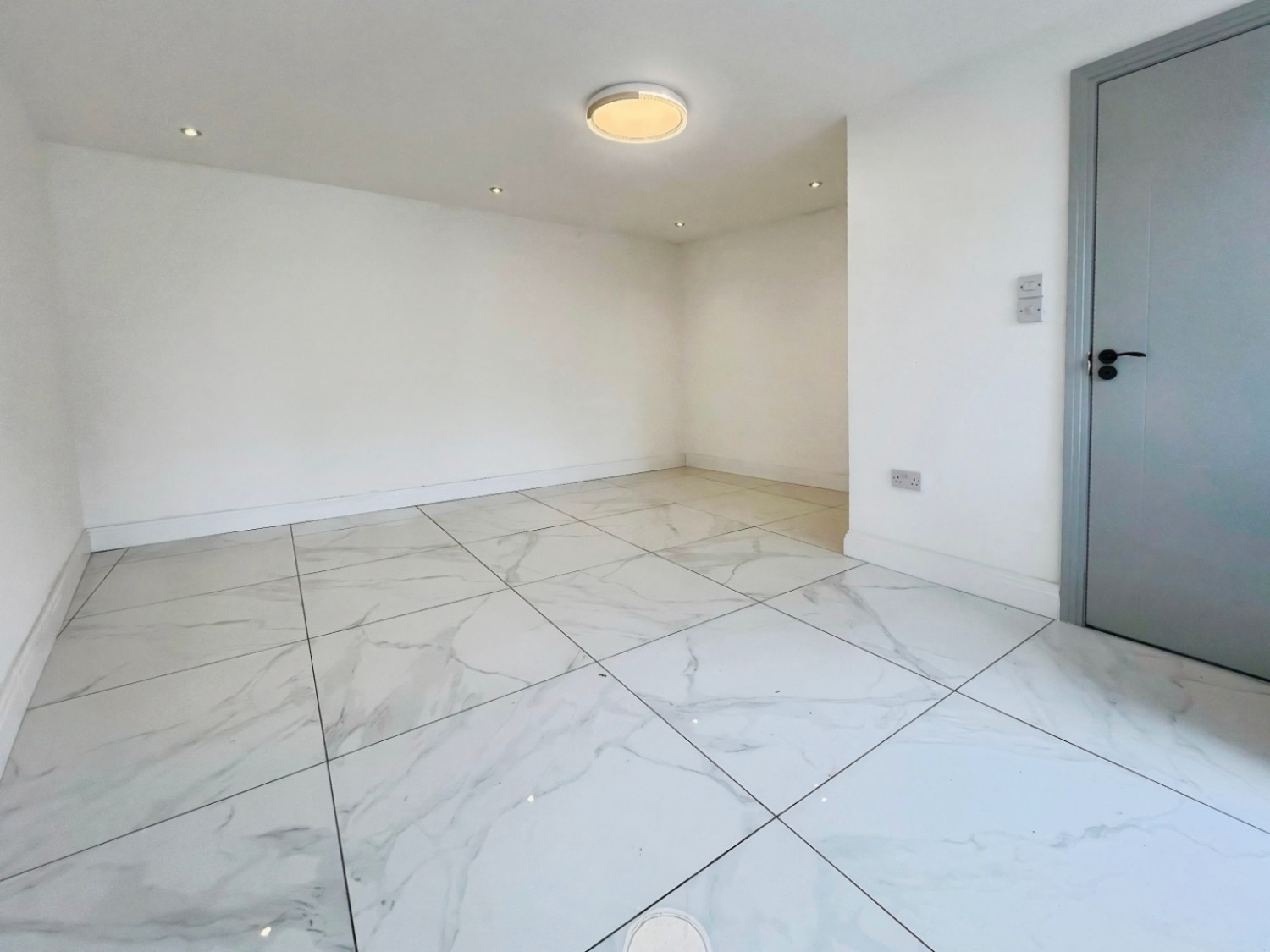 4 bedroom House to let in Lela Avenue, Hounslow