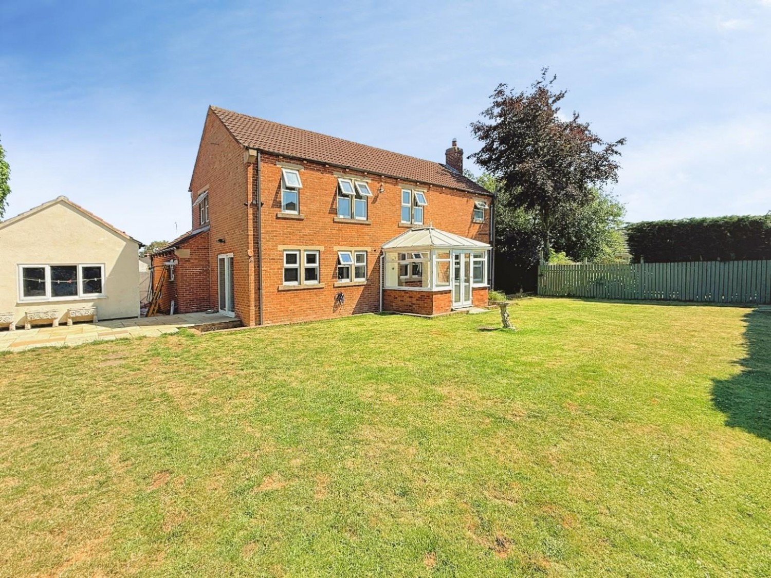 4 bedroom House for sale in Marsh, Pudsey, LS28 7NY