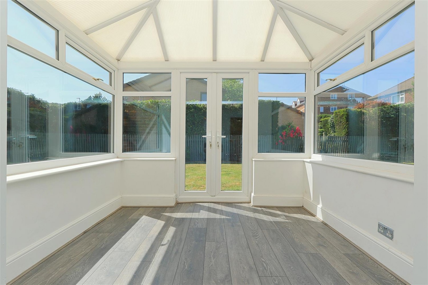 4 bedroom House for sale in Marsh, Pudsey, LS28 7NY