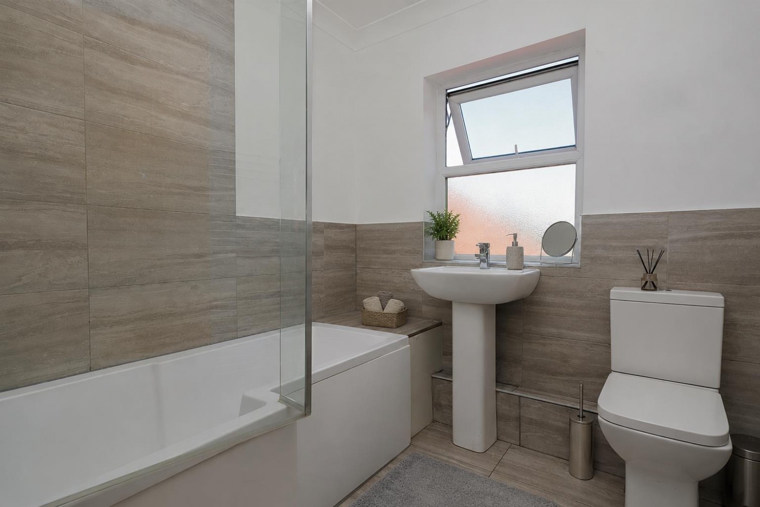 4 bedroom House for sale in Marsh, Pudsey, LS28 7NY