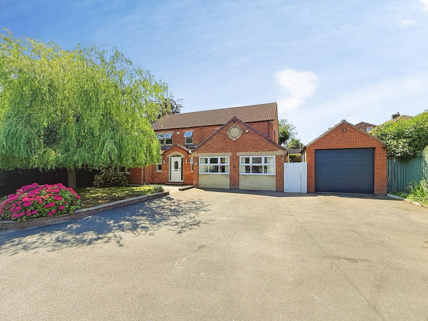 4 bedroom House for sale in Marsh, Pudsey, LS28 7NY