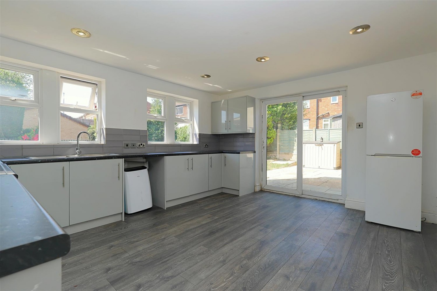 4 bedroom House for sale in Marsh, Pudsey, LS28 7NY