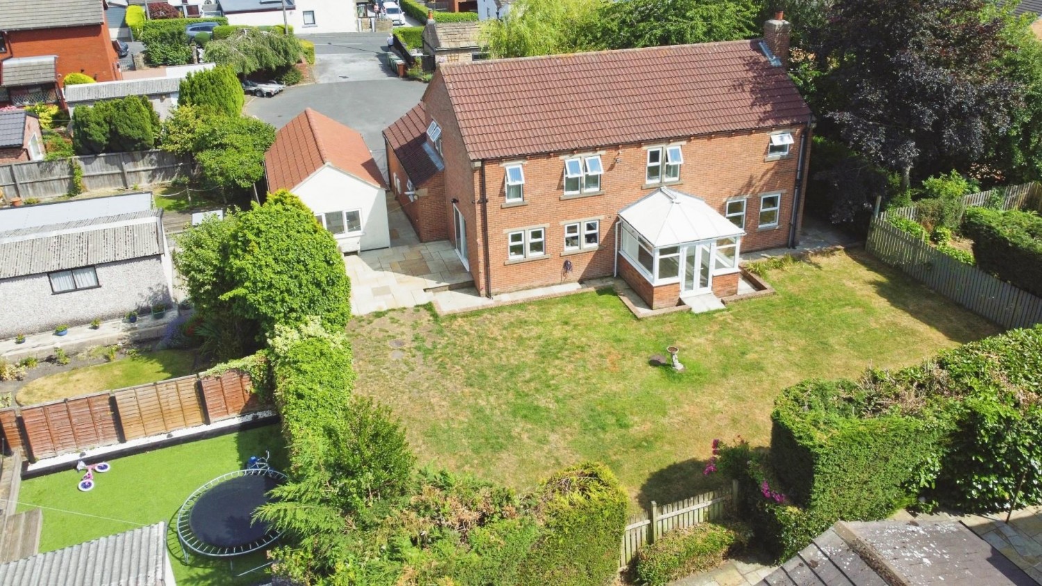 4 bedroom House for sale in Marsh, Pudsey, LS28 7NY