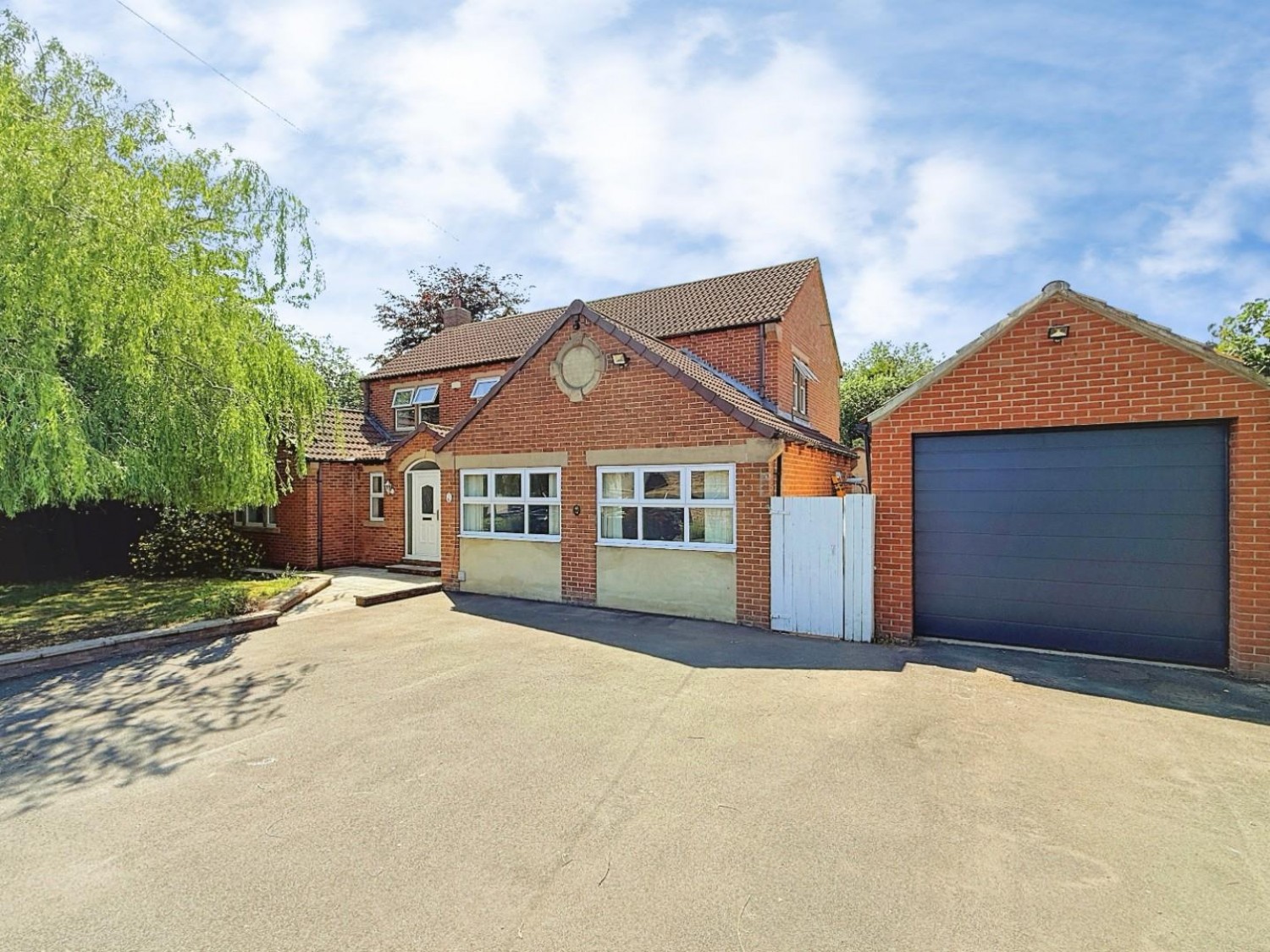 4 bedroom House for sale in Marsh, Pudsey, LS28 7NY
