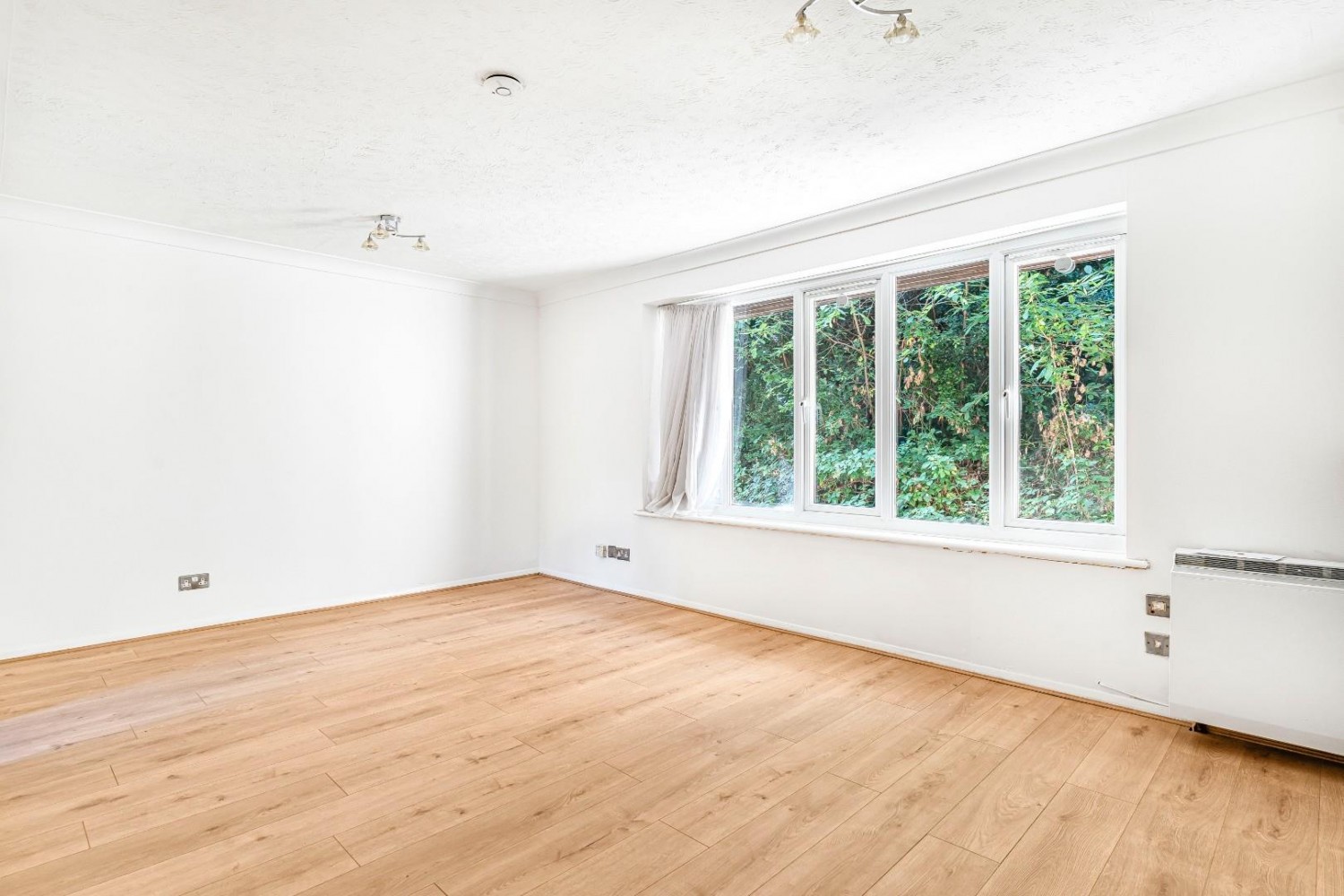 1 bedroom Flat to let in Linwood Close, London