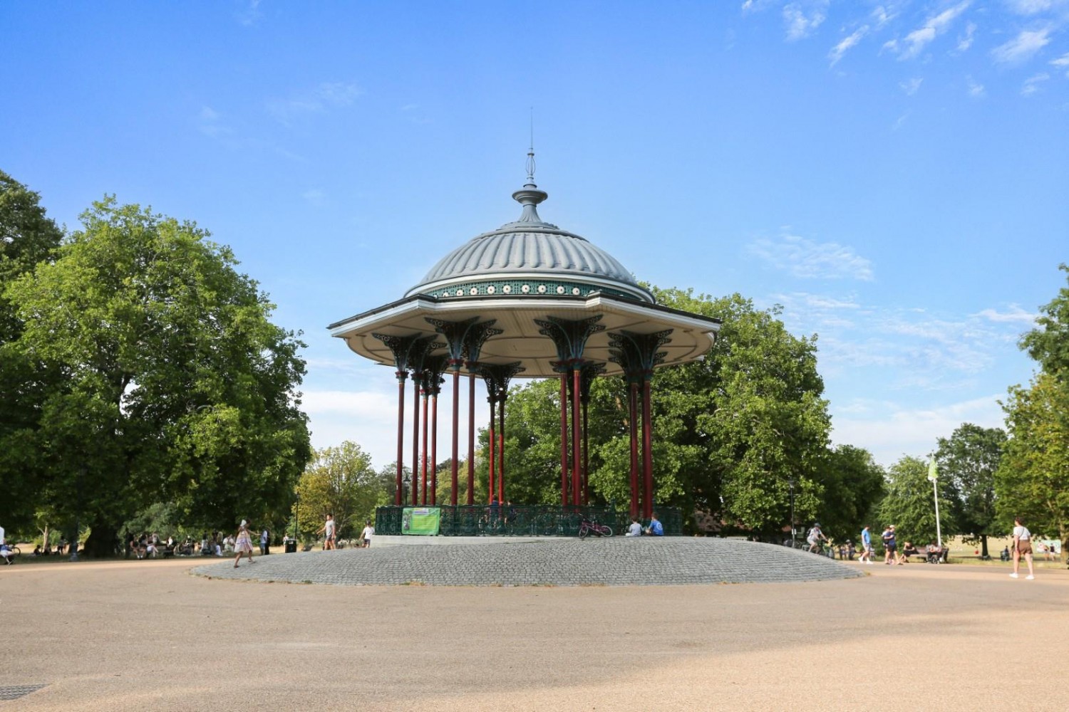 2 bedroom Flat for sale in Cedars Road, London