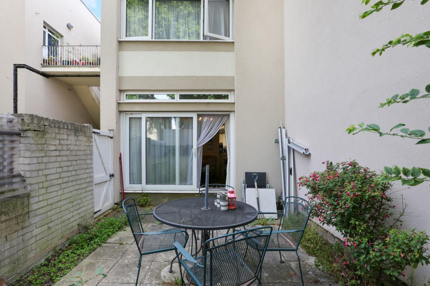 2 bedroom Flat for sale in Cedars Road, London