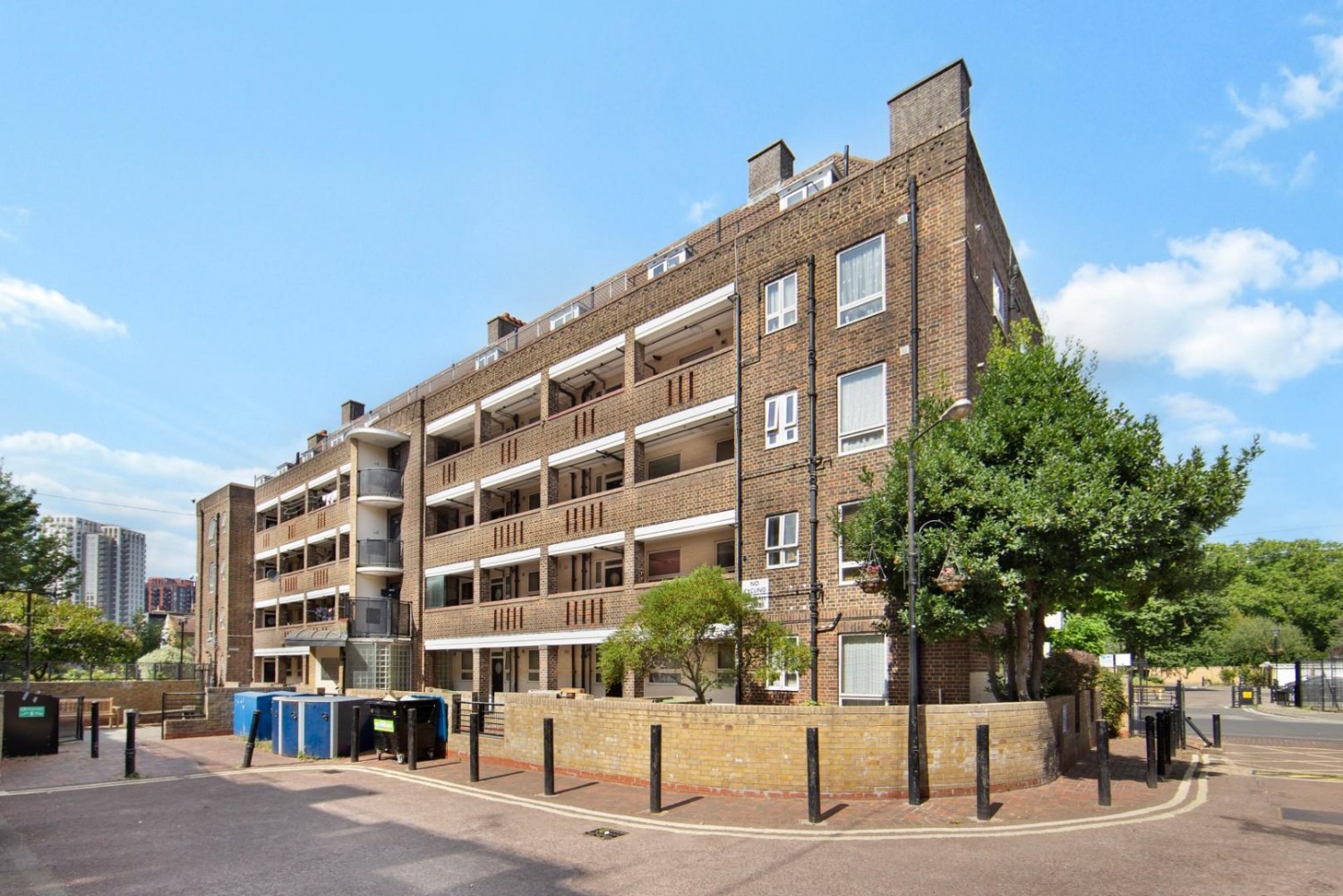 2 bedroom Flat to let in Brandon Street, London