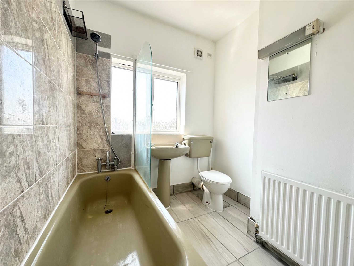 3 bedroom House to let in Cemetery Road, Stourbridge