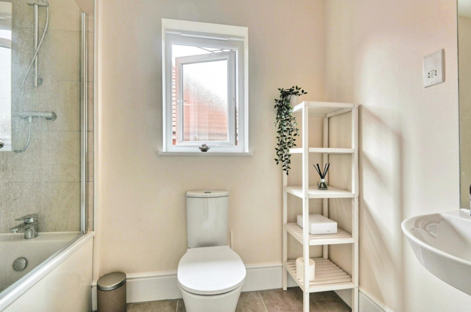 5 bedroom House for sale in Hollington Close, Amington, Tamworth