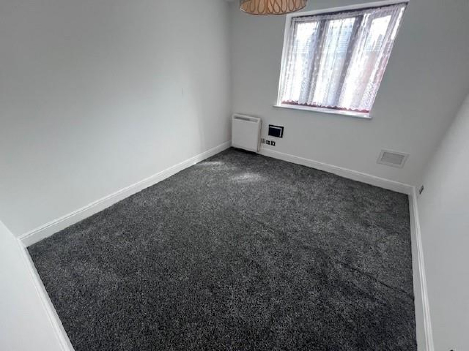 1 bedroom Flat to let in Anita Avenue, Tipton