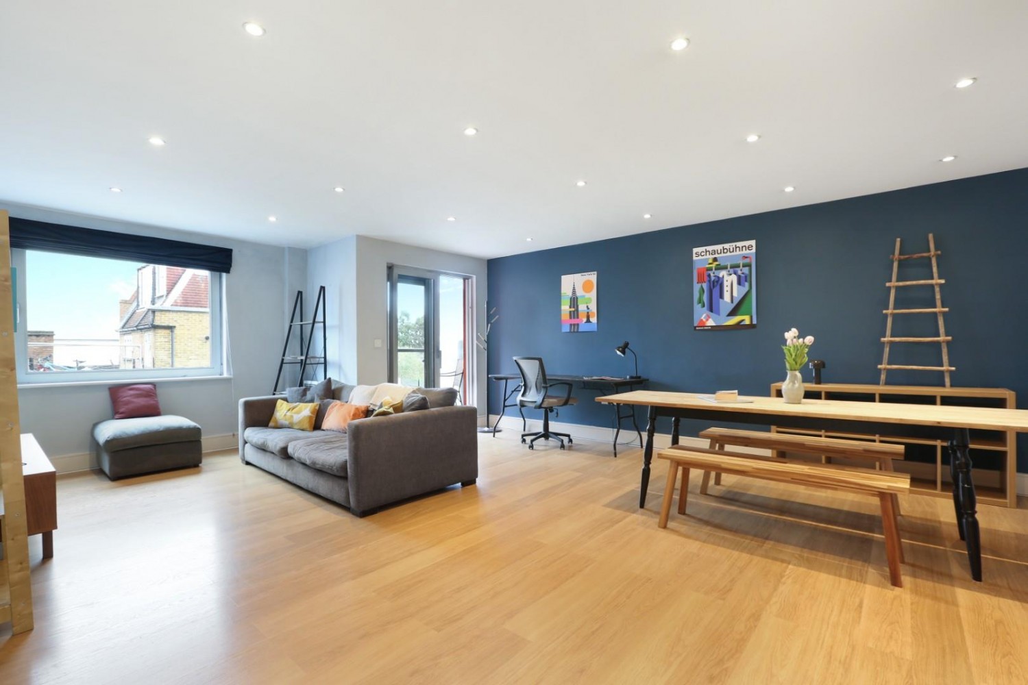 2 bedroom Flat to let in Willow Way, London