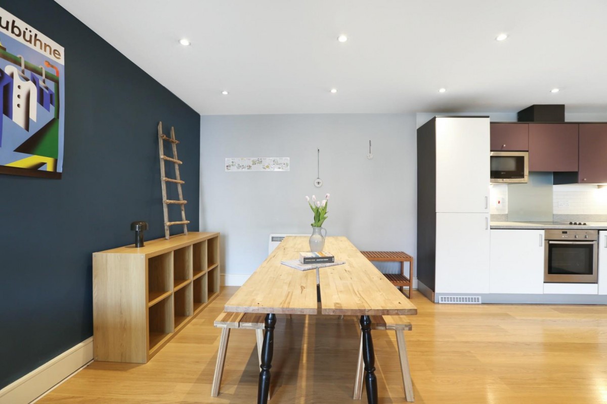 Willow Way, London