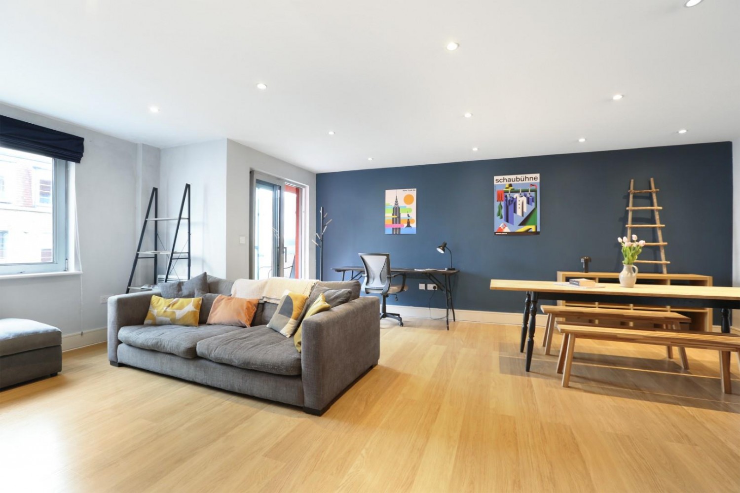 2 bedroom Flat to let in Willow Way, London