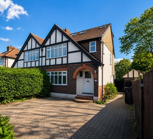 Esher Road, East Molesey, KT8
