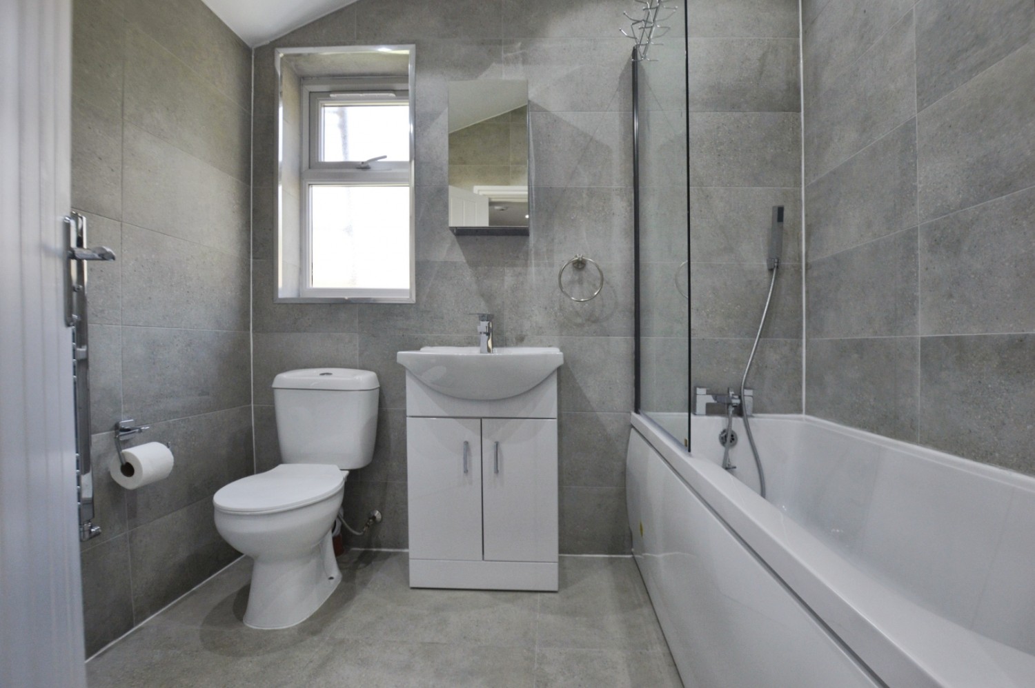 2 bedroom House for sale in Sutton Court Road, London