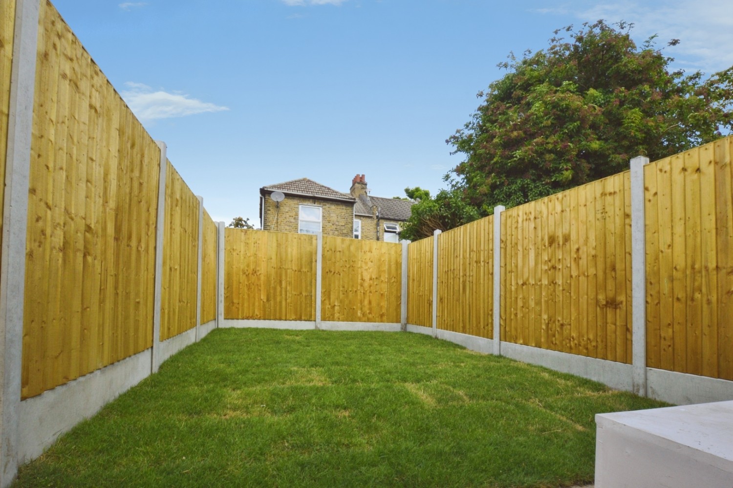 2 bedroom House for sale in Sutton Court Road, London