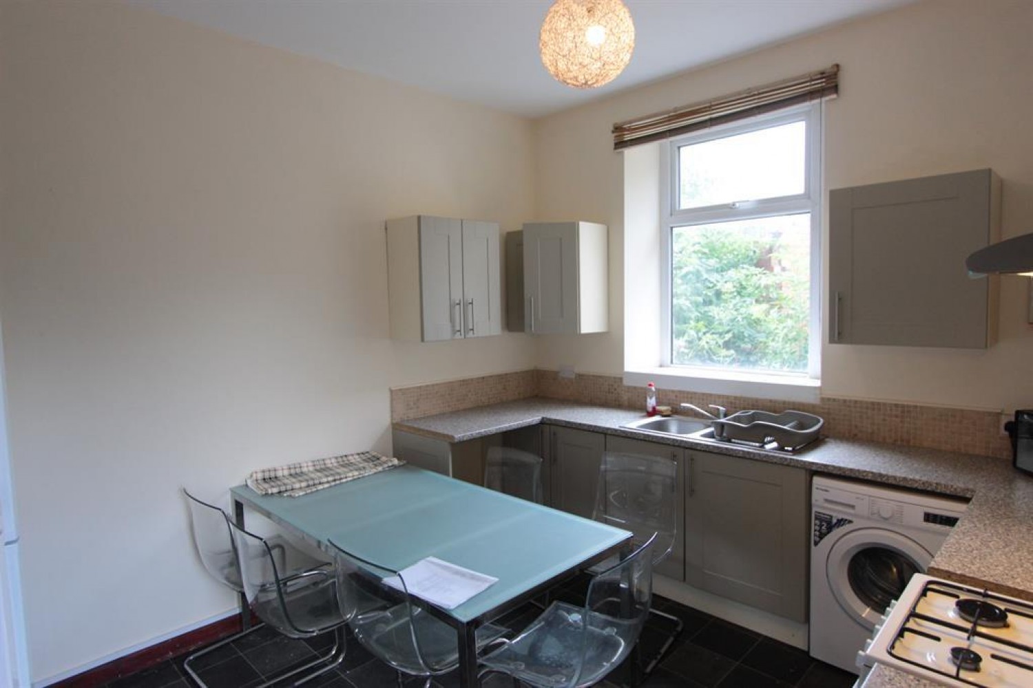 6 bedroom Flat to let in Barber Crescent, Sheffield, S10 1EF