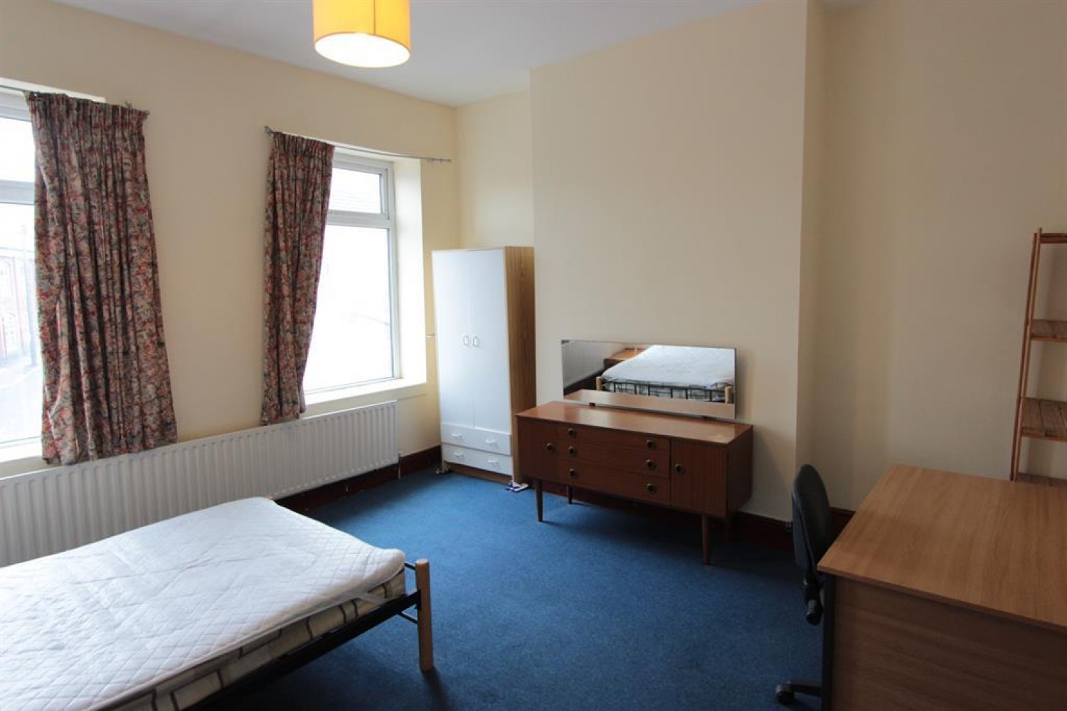 6 bedroom Flat to let in Barber Crescent, Sheffield, S10 1EF