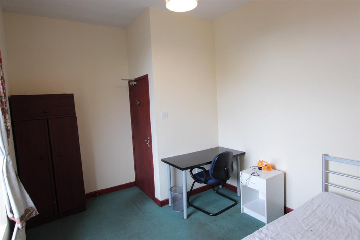6 bedroom Flat to let in Barber Crescent, Sheffield, S10 1EF