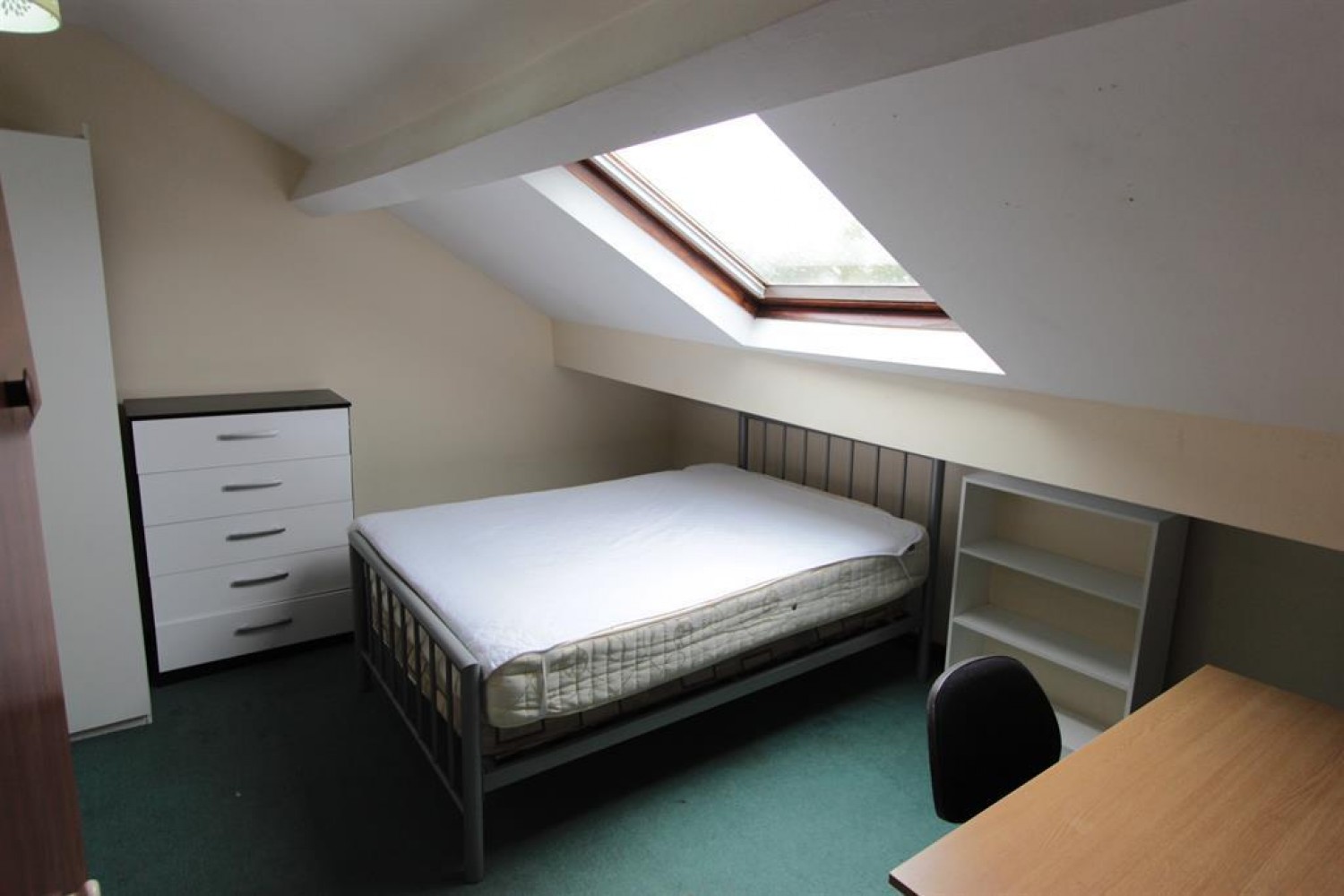 6 bedroom Flat to let in Barber Crescent, Sheffield, S10 1EF