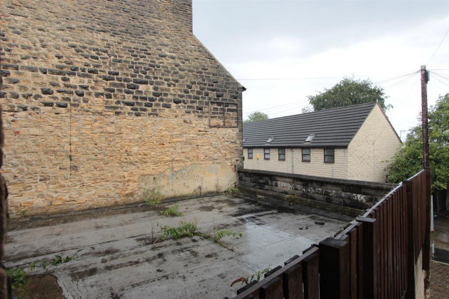 6 bedroom Flat to let in Barber Crescent, Sheffield, S10 1EF