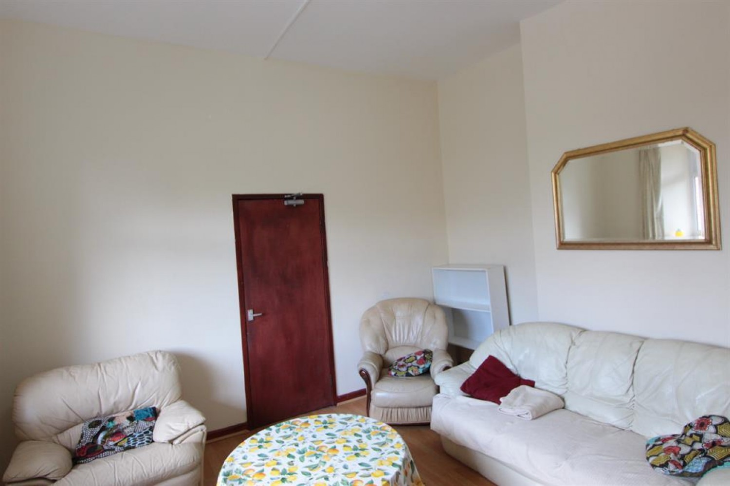 6 bedroom Flat to let in Barber Crescent, Sheffield, S10 1EF