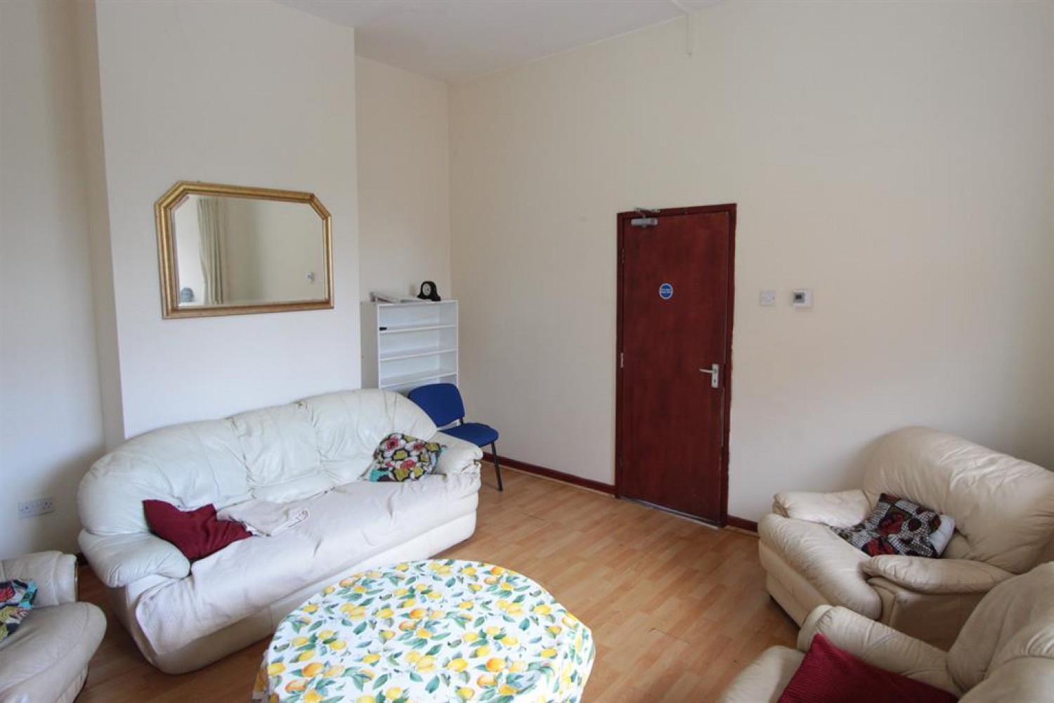 6 bedroom Flat to let in Barber Crescent, Sheffield, S10 1EF