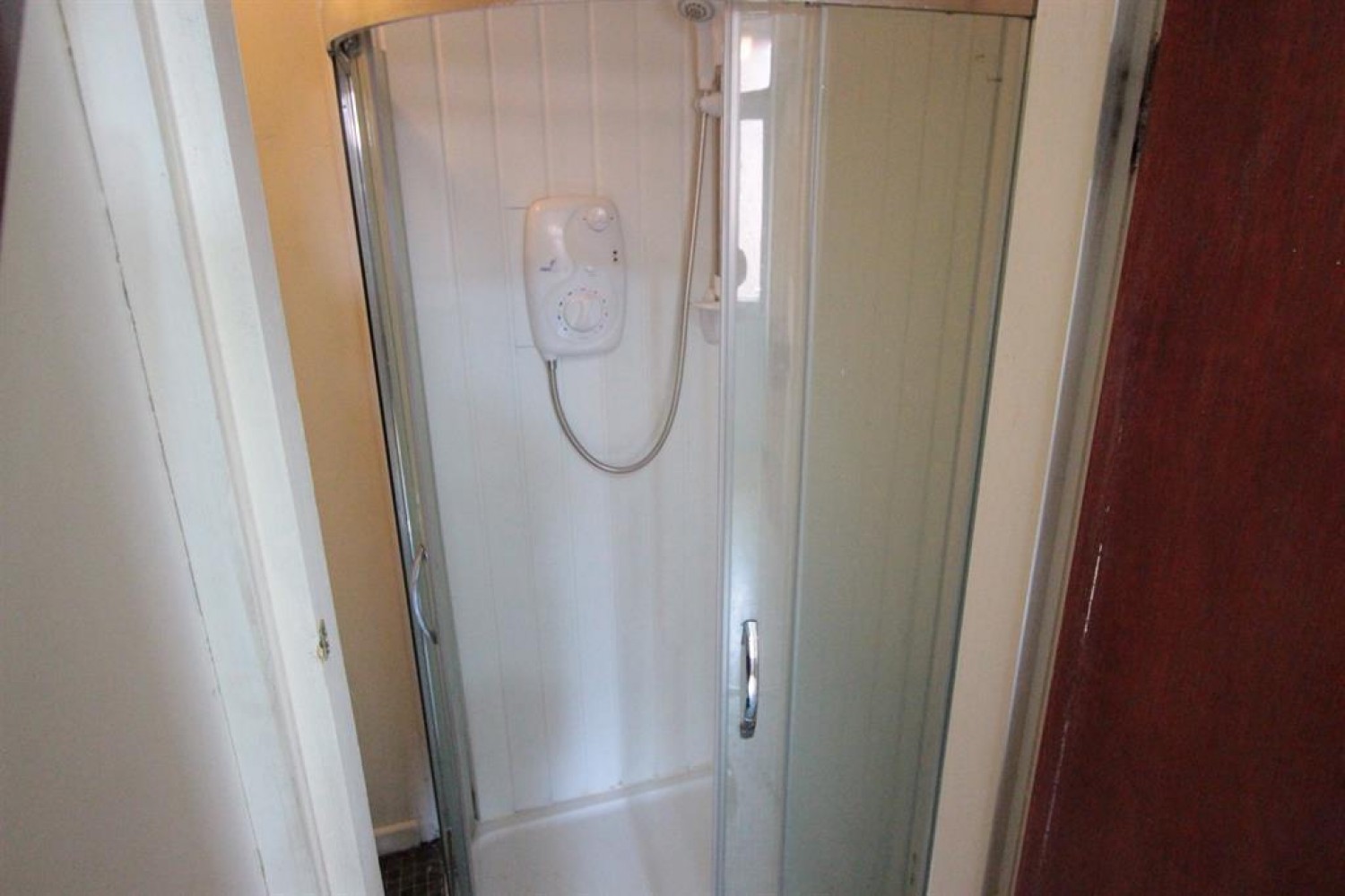 6 bedroom Flat to let in Barber Crescent, Sheffield, S10 1EF