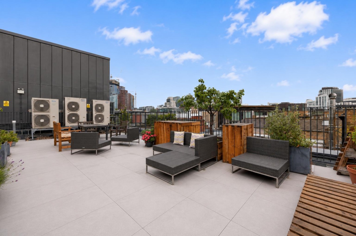 3 bedroom Flat to let in Charlotte Road, Shoreditch Triangle, EC2A