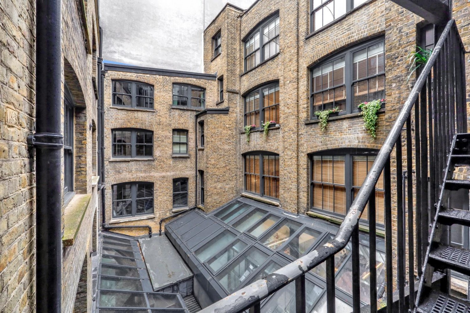 3 bedroom Flat to let in Charlotte Road, Shoreditch Triangle, EC2A