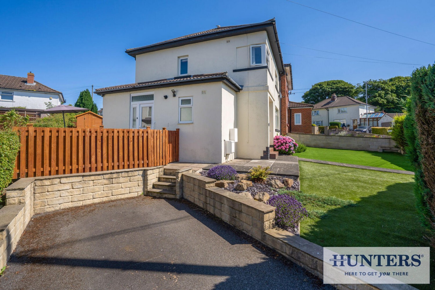 3 bedroom House for sale in Hawthorn Drive, Yeadon, Leeds