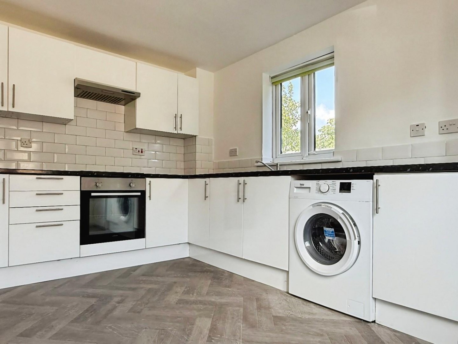 2 bedroom Flat to let in Spring Close, Dagenham, RM8