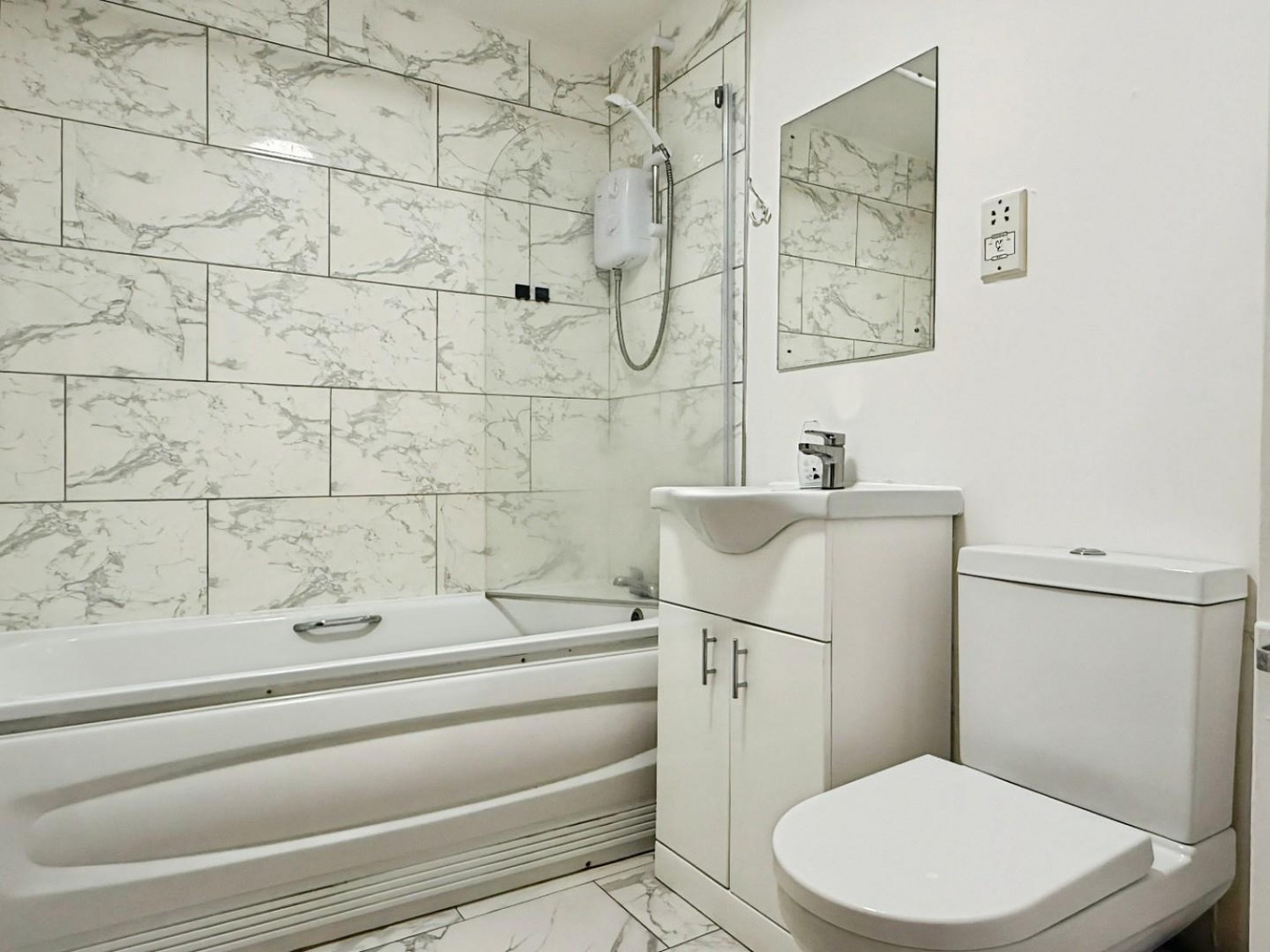2 bedroom Flat to let in Spring Close, Dagenham, RM8