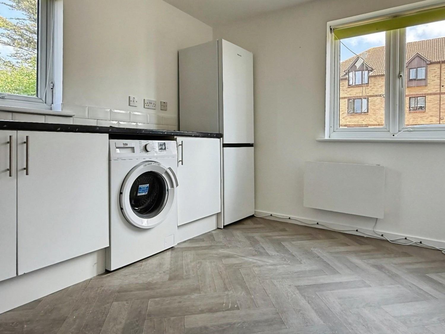 2 bedroom Flat to let in Spring Close, Dagenham, RM8