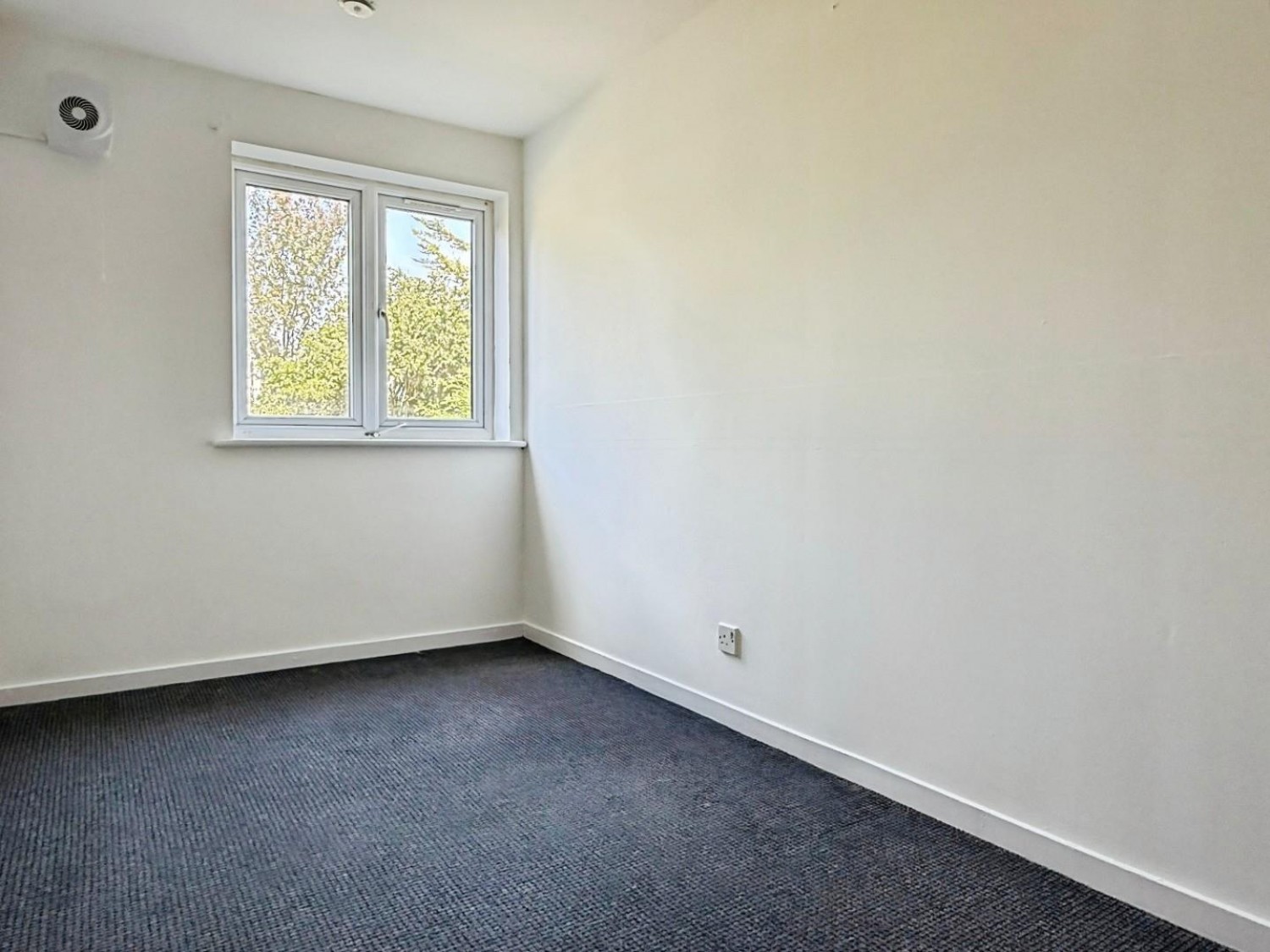 2 bedroom Flat to let in Spring Close, Dagenham, RM8