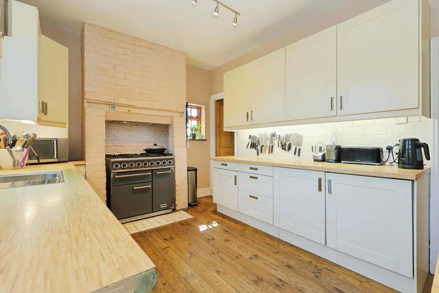 2 bedroom House for sale in Valley Road, Pudsey