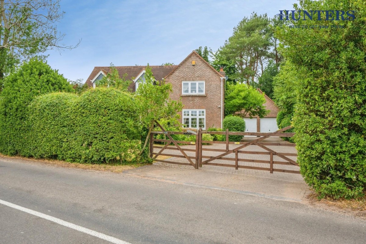 Lichfield Road, Whittington - STUNNING FAMILY HOME