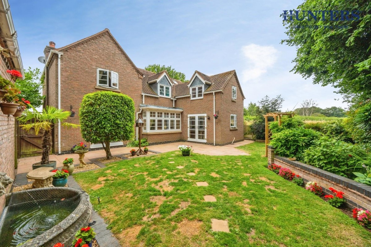 Lichfield Road, Whittington - STUNNING FAMILY HOME