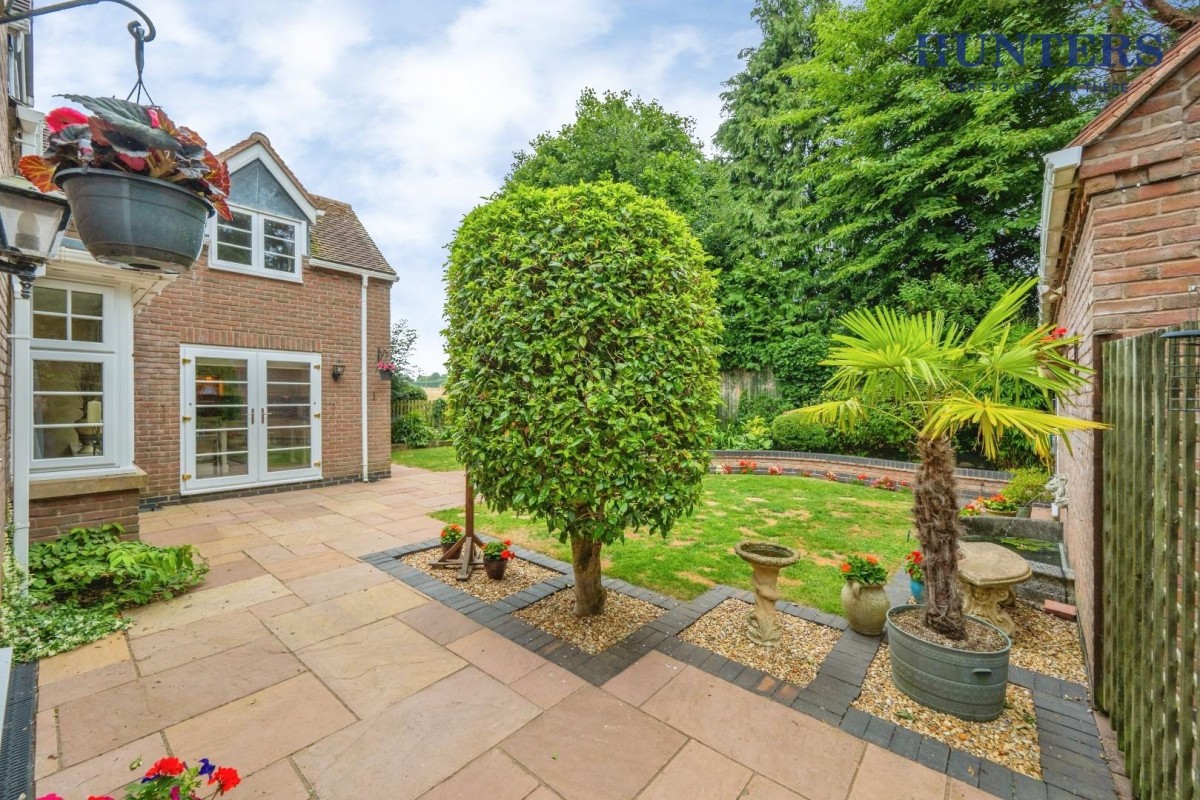 Lichfield Road, Whittington - STUNNING FAMILY HOME