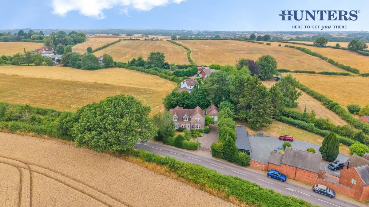 Lichfield Road, Whittington - STUNNING FAMILY HOME