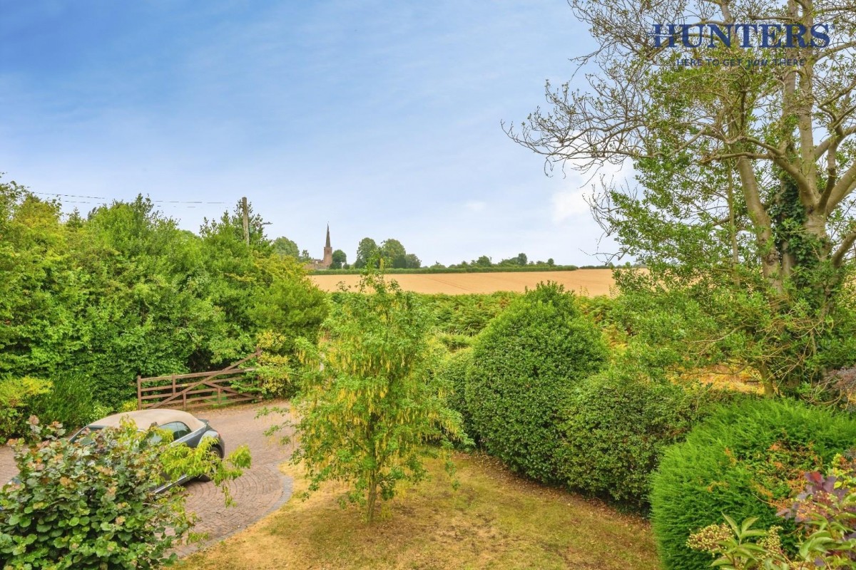 Lichfield Road, Whittington - STUNNING FAMILY HOME