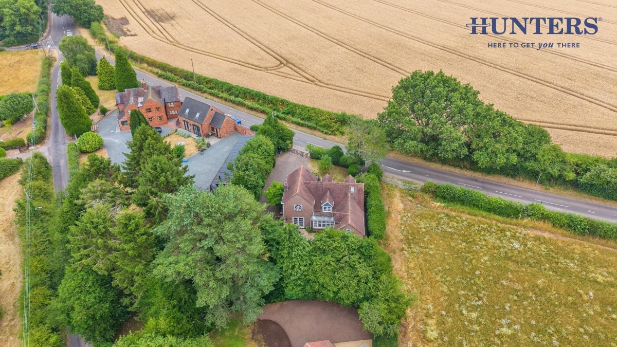Lichfield Road, Whittington - STUNNING FAMILY HOME
